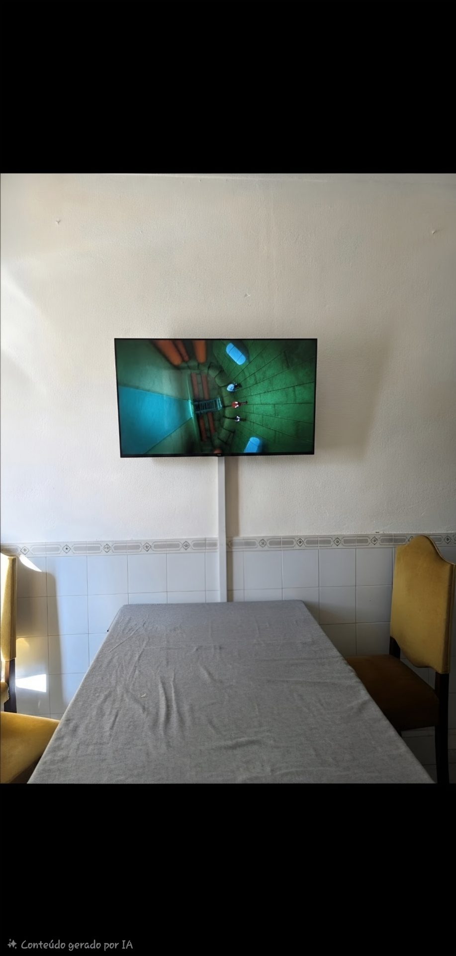 Montagem de TV na parede com organização de cabos — foto 3